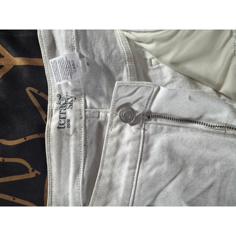 Women's Terra & Sky White Denim Shorts Size 20W